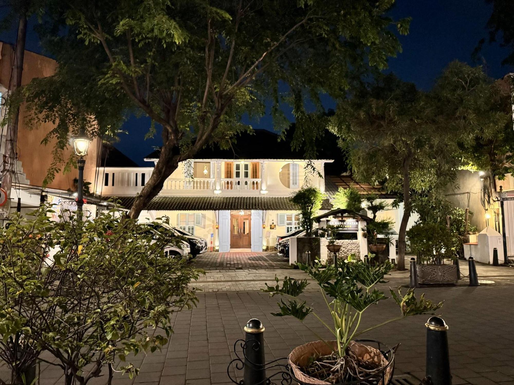 The Raden Patah Heritage Kota Lama Semarang Exterior photo